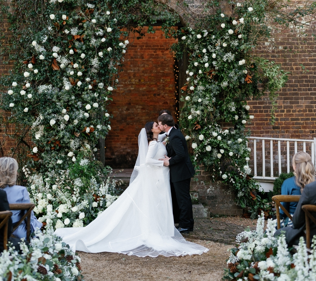 couple kissing at alter